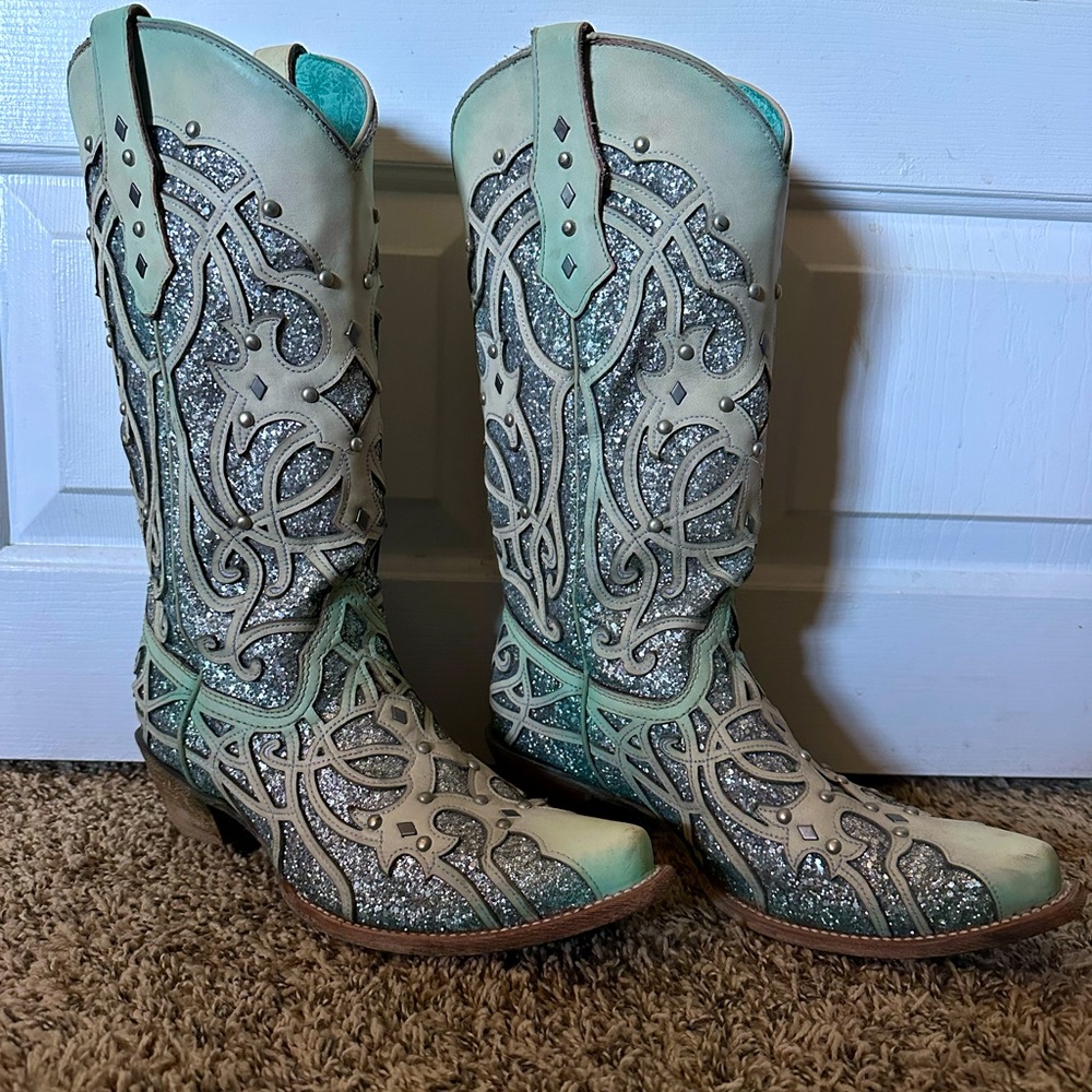 Size 9 women’s corral boots